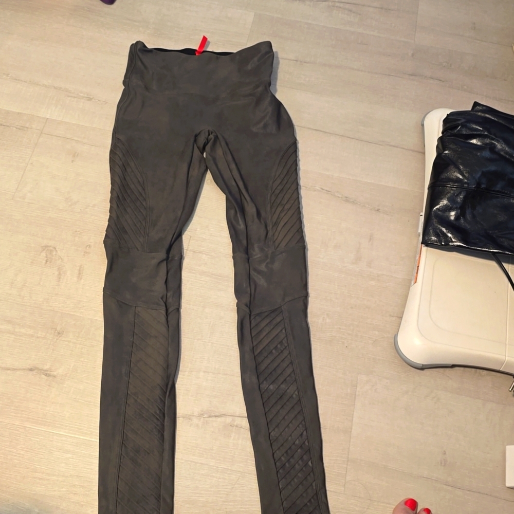 Spanx Gray Motto Leggings size small